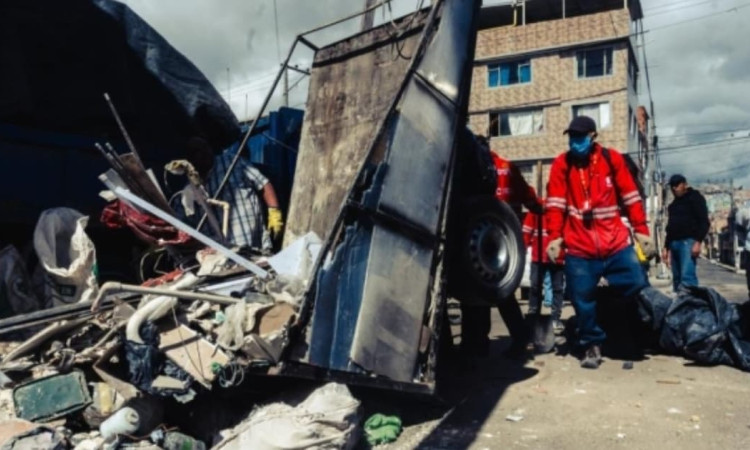 Foto del operativo de recuperación de espacio público en el barrio Abraham Lincoln de Bogotá.