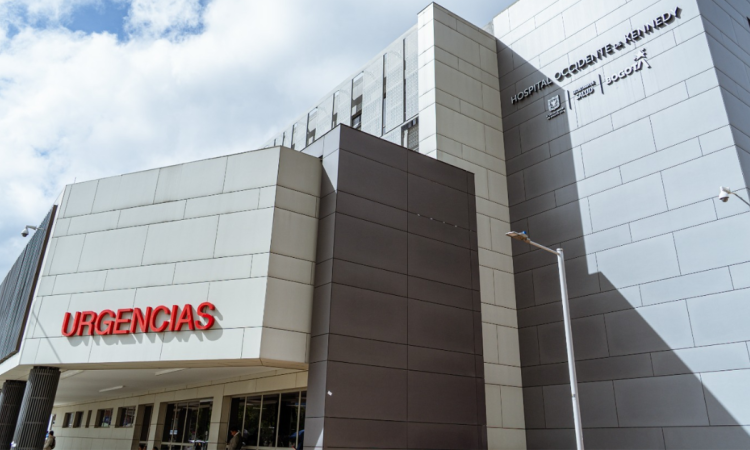 Foto de una entra de urgencias de un hospital de Bogotá