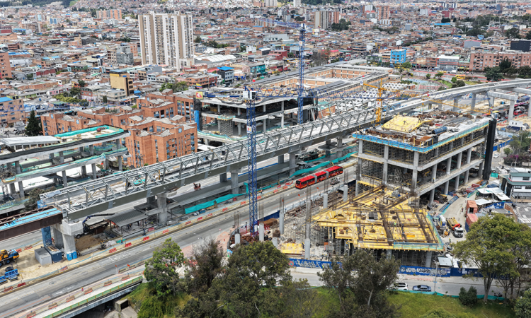 Imagen panorámica de una de las obras del metro
