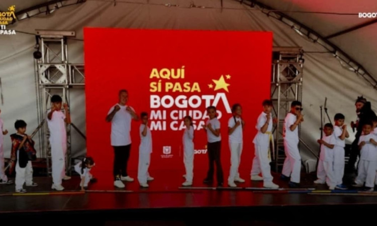 Foto de niños en clases gratis taekwondo en Los Mártires, centro de Bogotá.
