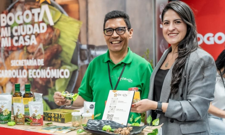 Foto de empresarios del programa ‘Bogotá Corazón Productivo’ en la feria Alimentec 2026.