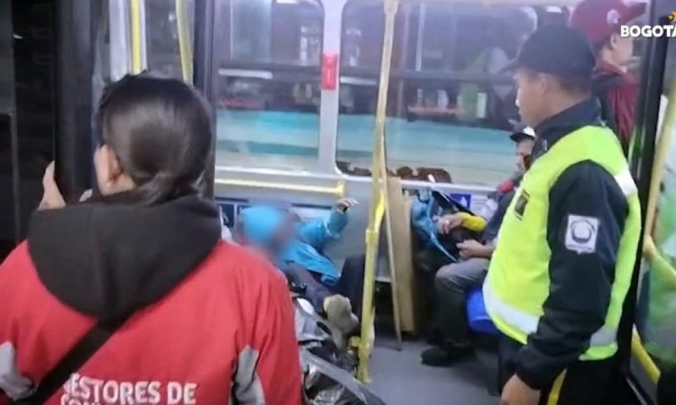 Foto de controles a transporte de cargas sobredimensionadas en TransMilenio.