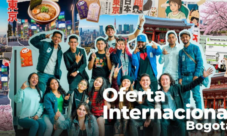 Foto de un grupo de jóvenes y adultos en una calle en Bogotá.