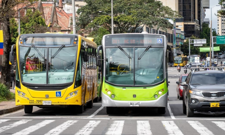 Foto de rutas de TransMilenio la carrera Séptima en Bogotá.