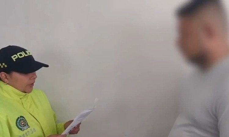 Momento en que la Policía captura a este presunto abusador sexual.
