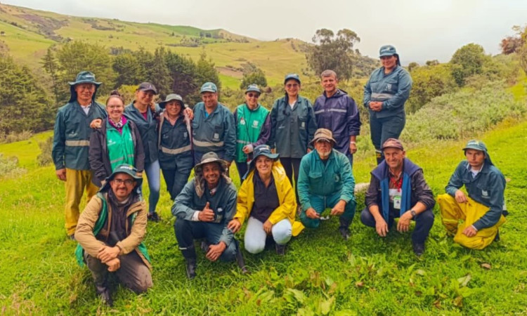 Grupo del Jardín Botánico de Bogotá participa en restauración de bosque nativo en ruralidad de Usme