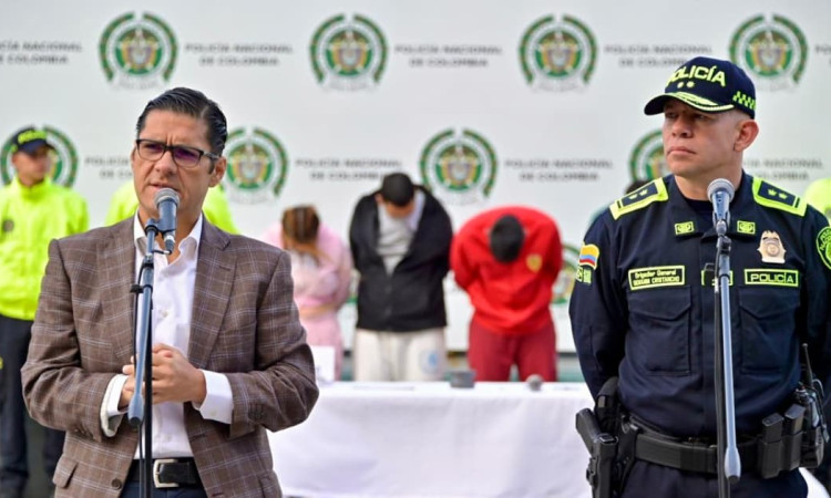 Secretario de Seguridad, César Restrepo, y comandante de la Policía de Bogotá, Giovanni Cristancho, durante rueda de prensa.