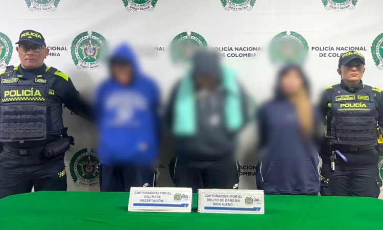 Foto de tres personas capturadas