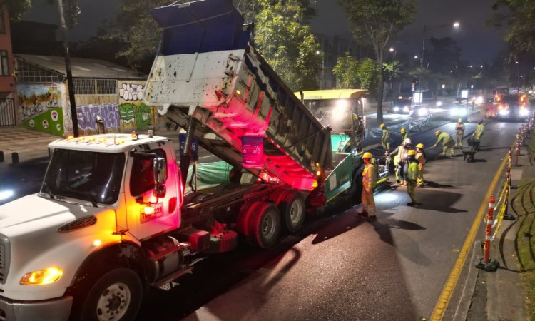 Foto de varios trabajadores del IDU. 