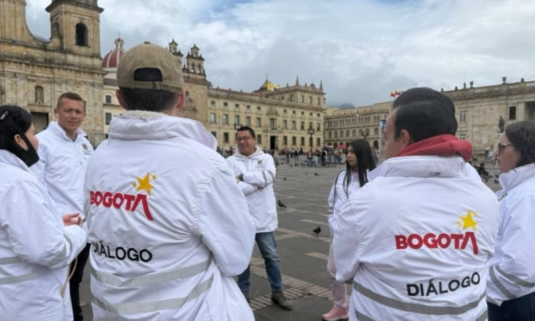 Gestores y gestoras de Diálogo Social reunidos en la Plaza de Bolívar
