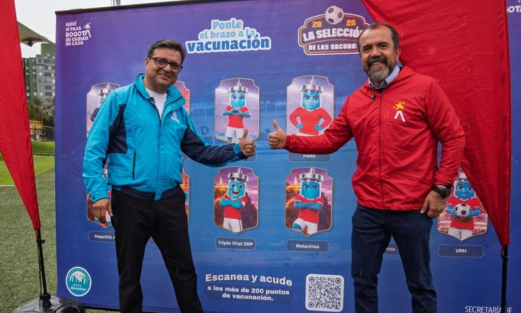 Funcionarios del IDRD y Secretaría de Salud presentan campaña de vacunación en Bogotá con panel informativo y mensaje