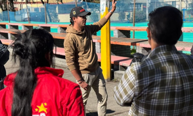 Una persona explicando el proyecto de intervención de un parque