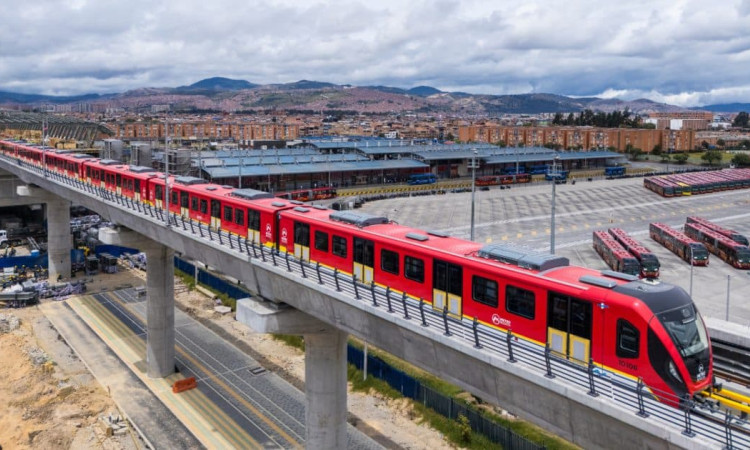 Foto de un tren de la Línea 1 del Metro de Bogotá.