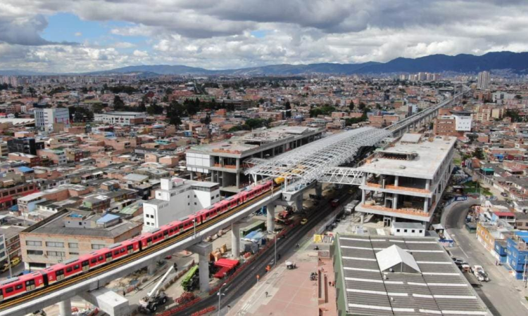 Foto de un tren del Metro 