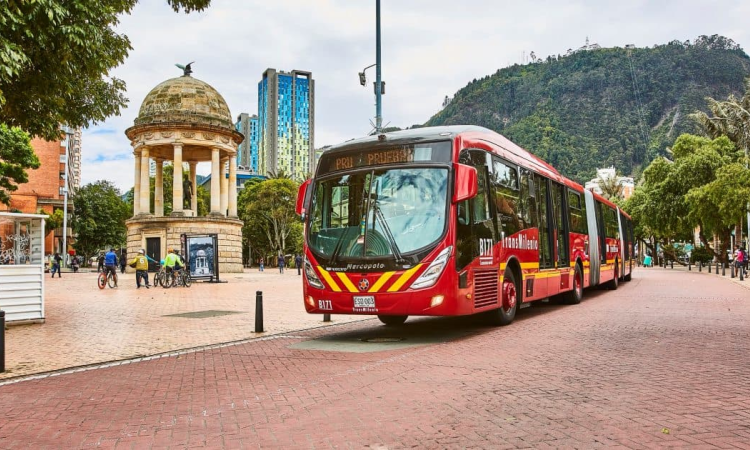 Foto de un bus de TransMilenio