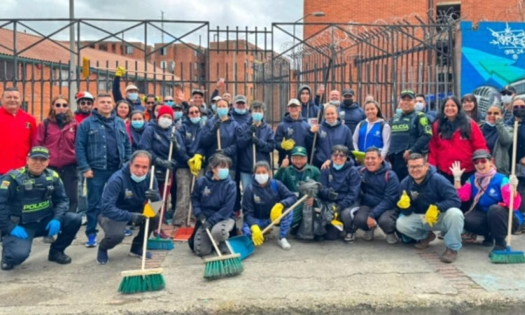 Foto de la jornada de limpieza en Campo David y San Bernardo en el centro de Bogotá.