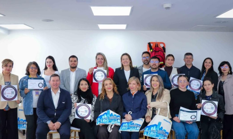 Foto de la entrega reconocimientos de TUR4all a experiencias y servicios en turismo en Bogotá.