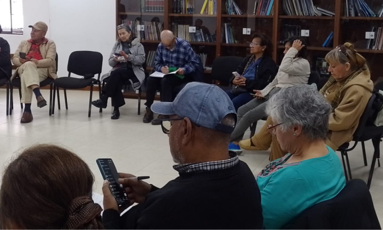 Foto de un grupo de ciudadanos en un curso 