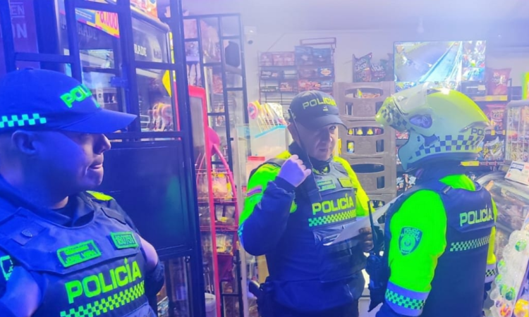 Foto de funcionarios del Distito en un operativo de control 