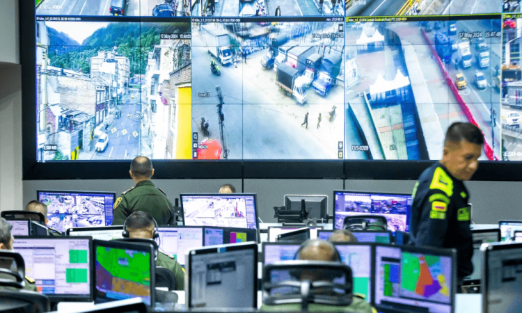 Pantallas del C4 monitoreadas por la Secretaría de Seguridad y la Policía de Bogotá-