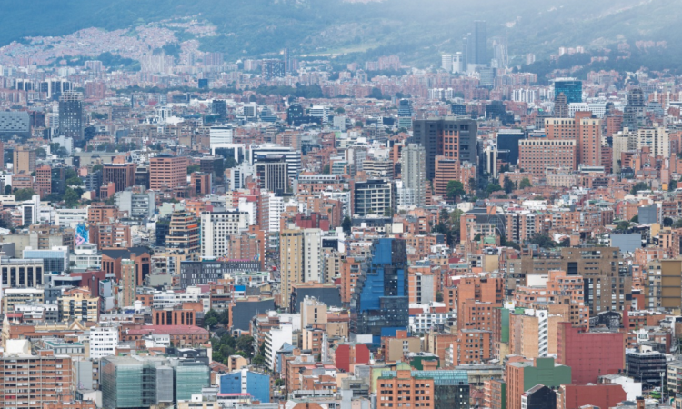 Imagen de varios edificios del centro de Bogotá desde el aire
