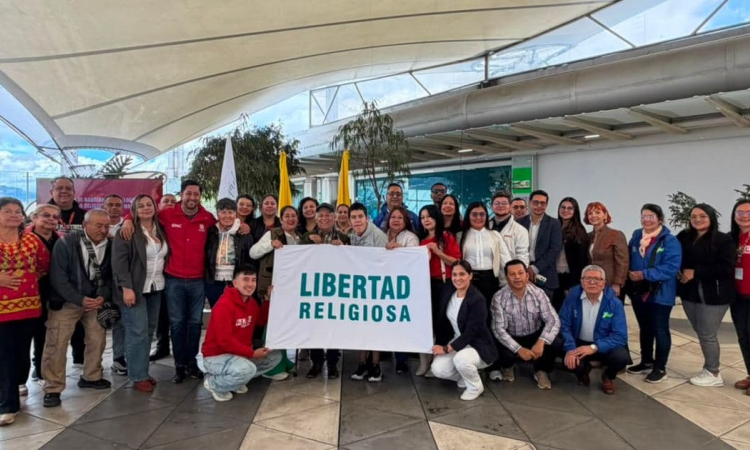 Foto de conmemoración en Alcaldía Local de Los Mártires