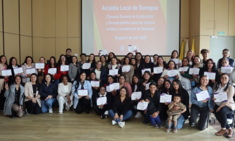 Imagen de las 32 mujeres que recibieron la formación en conducción