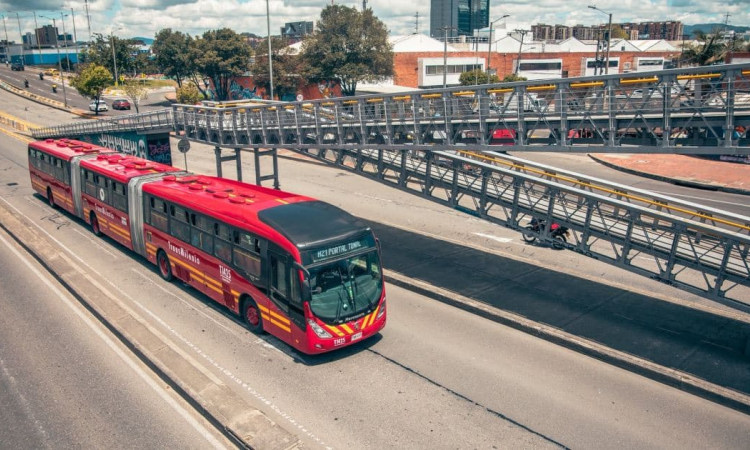 Foto de un bus de TransMilenio