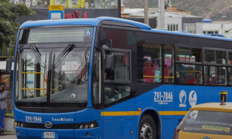 Foto de un bus de TransMilenio