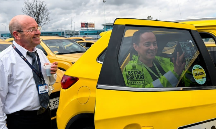 Foto de una actividad en una taxi en Bogotá