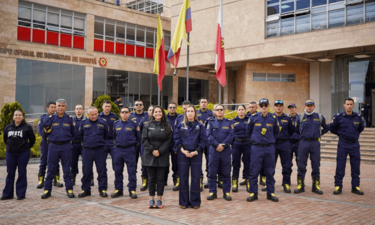 Delegación de bomberos enviada al Tolima.