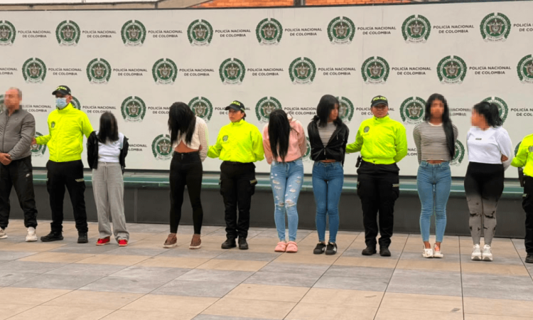 Foto de las cinco personas capturadas en Bogotá.