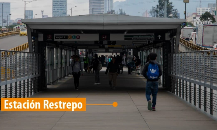 Foto de una estación de TransMilenio
