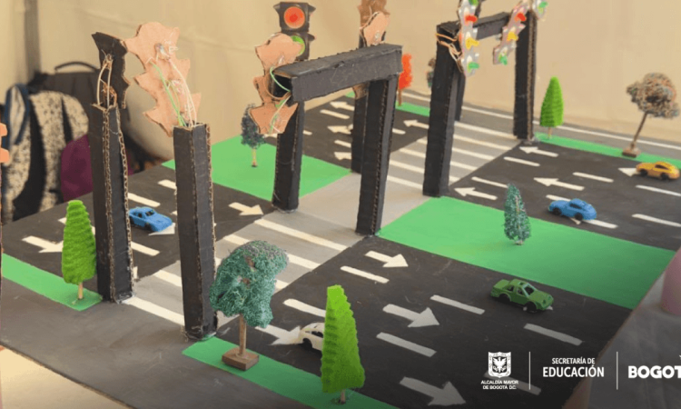 Imagen gráfica que muestra una maqueta con carros y árboles 