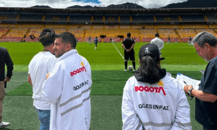 Gestores de Goles en Paz en el estadio El Campín.