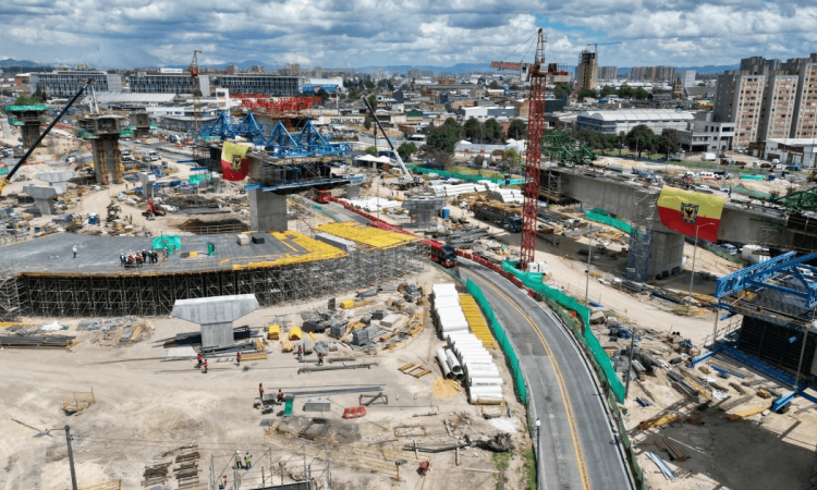 Foto que muestra un puente en obra 