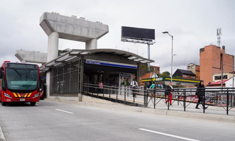 Foto de estación Calle 72 – Areandina en la avenida Caracas en Bogotá.