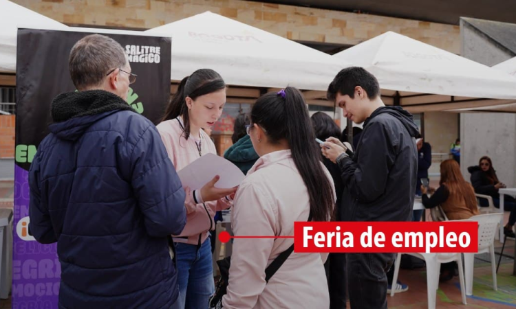 Foto de feria de empleo en Bogotá