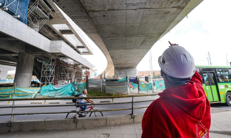 Foto de verificación del estado de los puentes en Bogotá