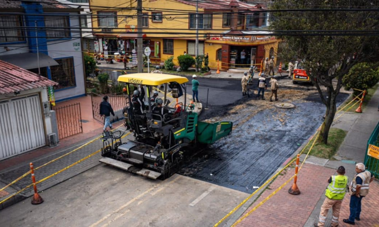 Foto de un frente de obra de la UMV en Bogotá.