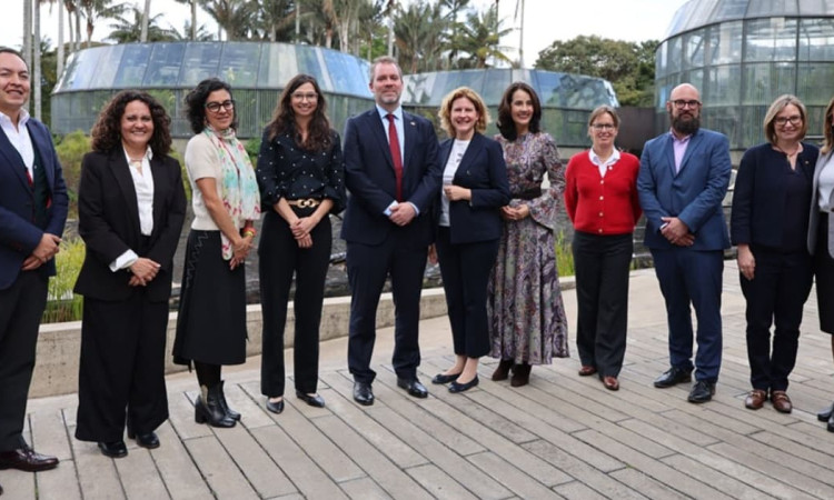 Foto del encuentro entre la delegación del gobierno de Bogotá con el gobierno de Alemania.