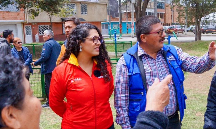 Foto de un encuentro de organizaciones comunales en Bogotá.