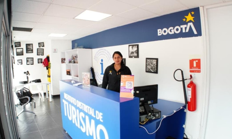 Foto de un Punto de Información Turística (PIT) en Bogotá.
