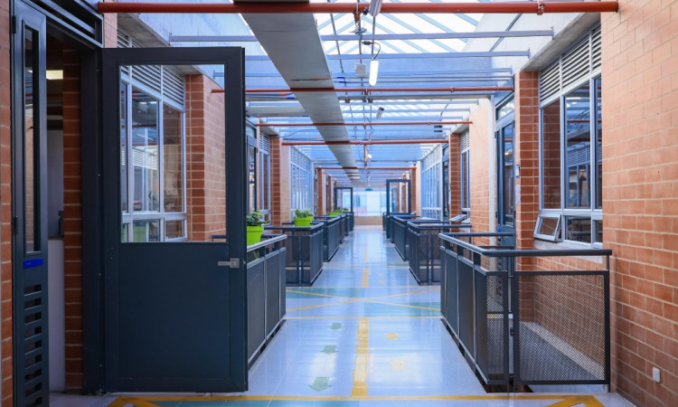Pasillo de un colegio de Bogotá 
