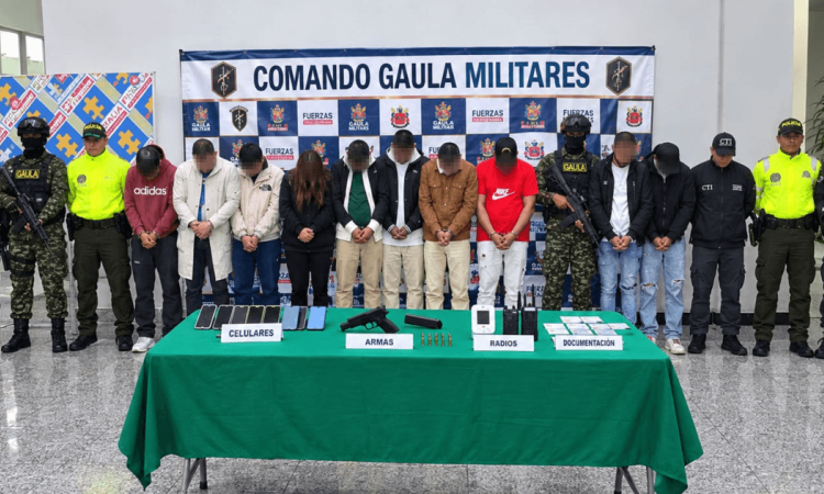 diez de los 11 capturados, presuntos integrantes de Los Pinchallantas.