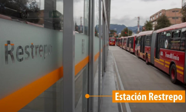 Foto de una estación de TransMilenio