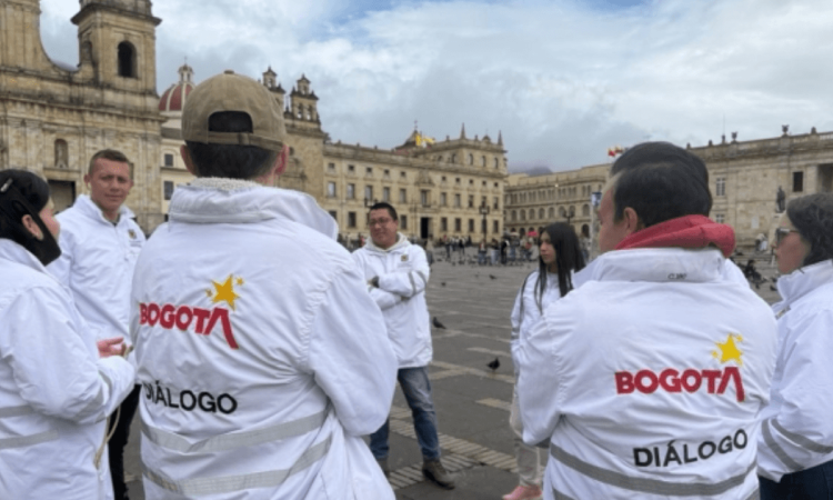 Gestores y gestoras de Diálogo Social reunidos en la Plaza de Bolívar.