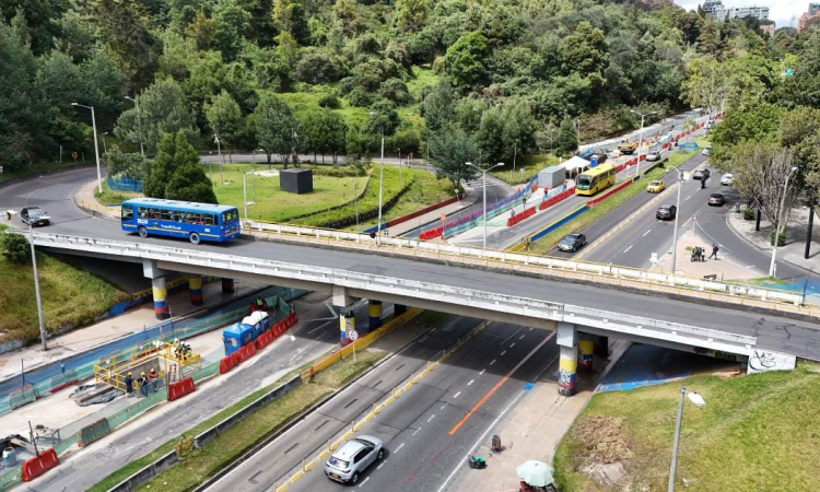 Foto del puente de la calle 100
