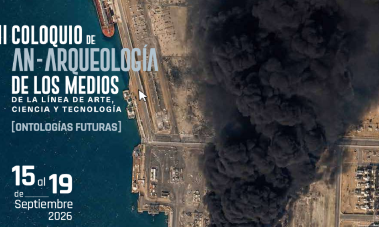 Imagen aérea donde se ve el mar y una había con la información del evento.