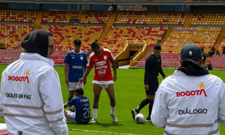 Gestores de Diálogo y de Goles en Paz en El Campín.